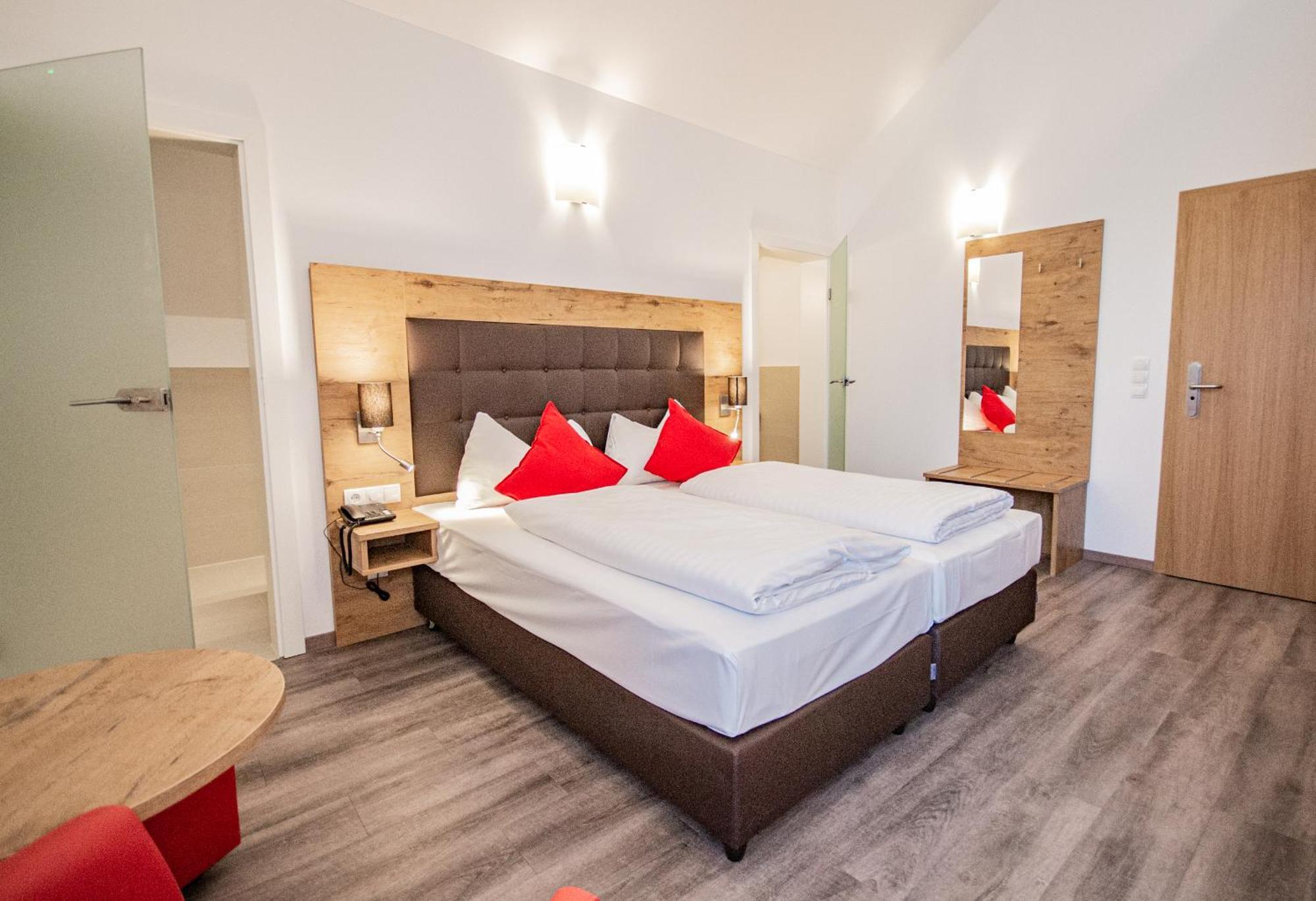 Hotel Wilder Mann ستيناش آم بيرنر الغرفة الصورة